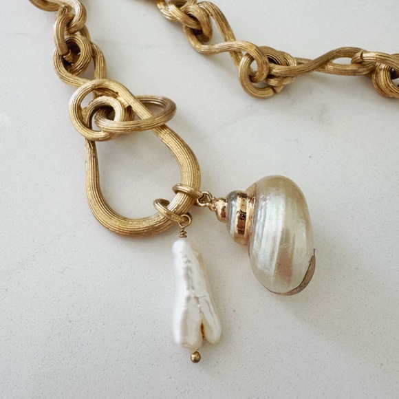 Shell necklace - Picture 2 of 3